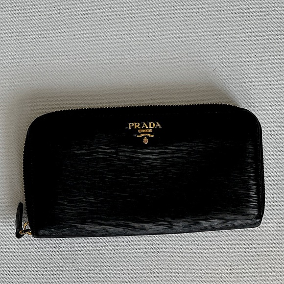 PRADA
Saffiano Metal Leather Continental Wallet - Picture 8 of 8
